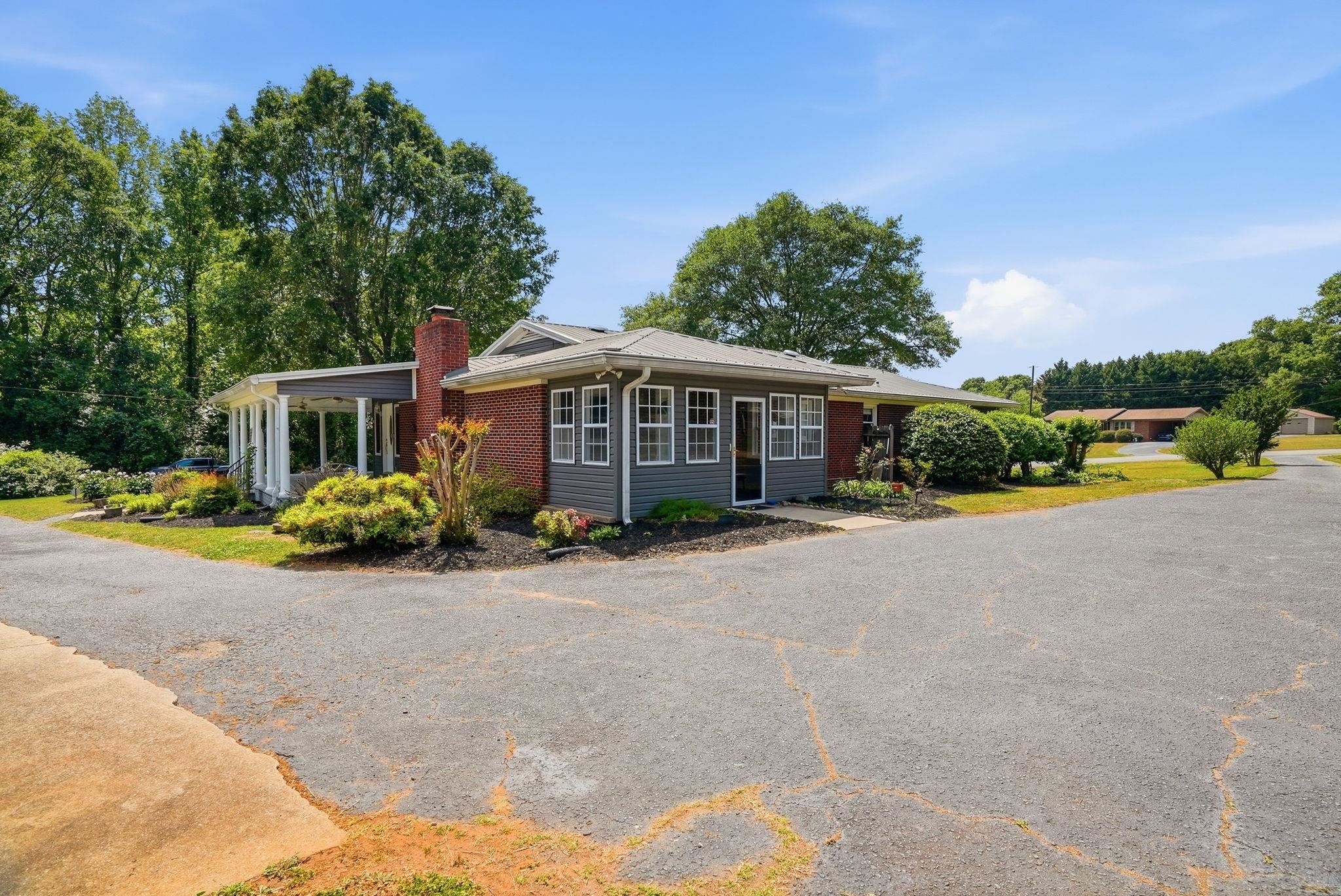 211 State Rd S-42-1892 Spartanburg, SC 29307 - Photo 3 of 49