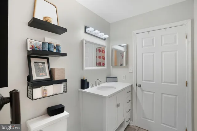 $525,000 | 2 Jerrys Court, Sicklerville, NJ 08081