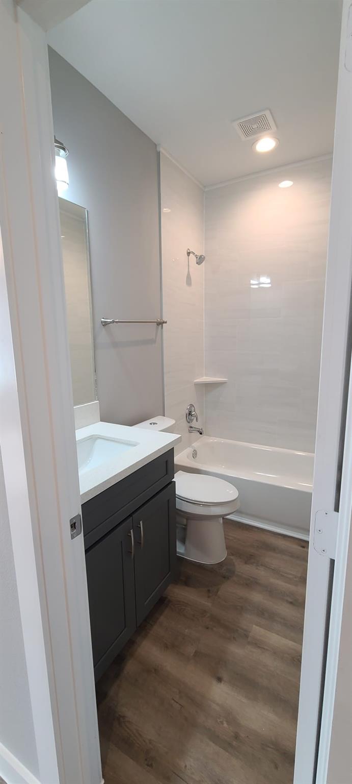 9114 Caddo Road, Unit A & B Houston, TX 77078 - Photo 11 of 24 Modern full bathroom features a sleek vanity and a combination tub and shower.