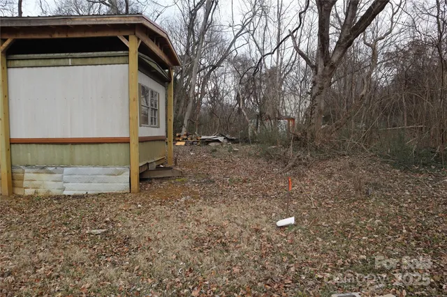 a view of a house with a back yard