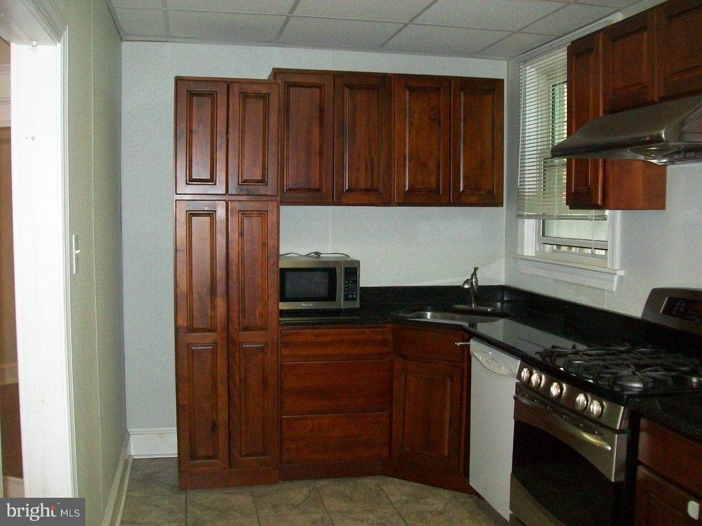 188 Glencoe Road Upper Darby, PA 19082 - Photo 12 of 25 Kitchen