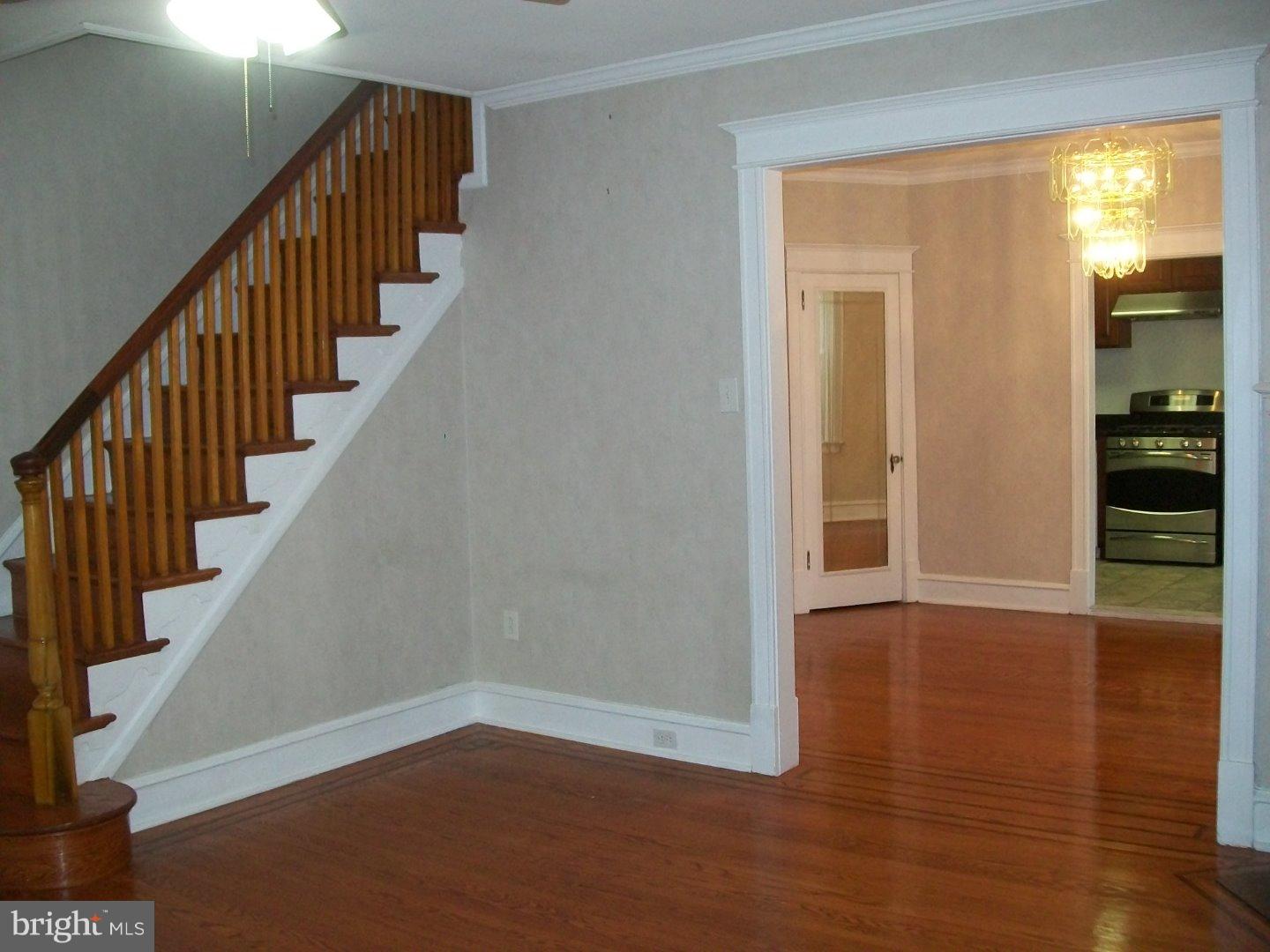188 Glencoe Road Upper Darby, PA 19082 - Photo 9 of 25 Living Room