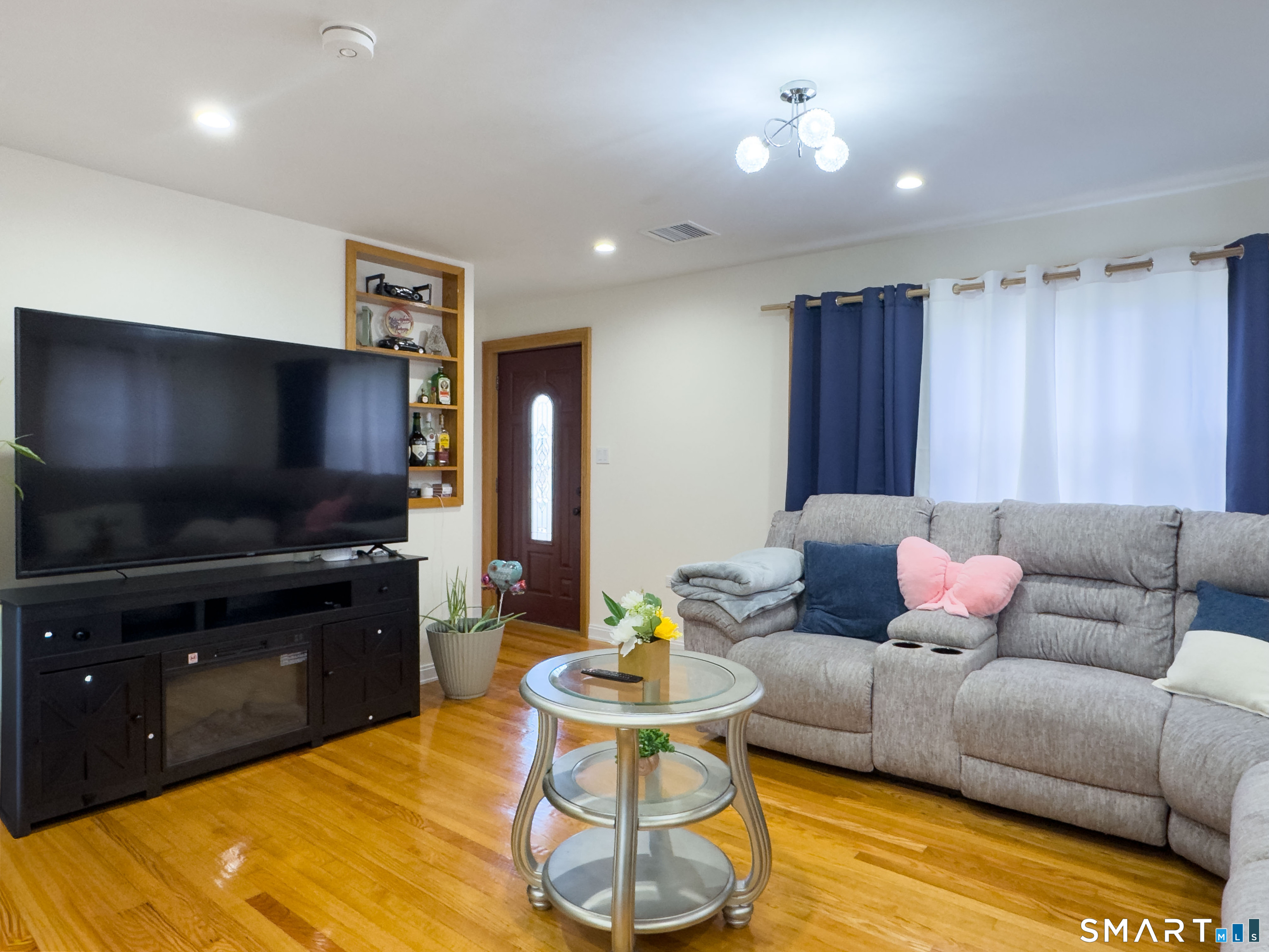 90 Seymour Street Waterbury, CT 06708 - Photo 5 of 28