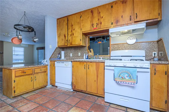 $695,000 | 164 4th Street, Rockport, TX 78382