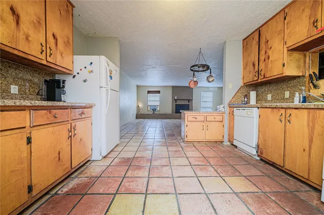 $695,000 | 164 4th Street, Rockport, TX 78382