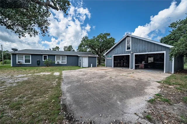 $695,000 | 164 4th Street, Rockport, TX 78382