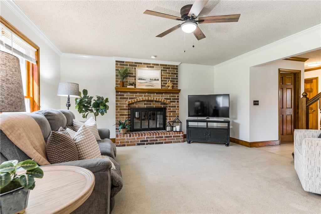 8336 Rosehill Road Lenexa, KS 66215 - Photo 10 of 55