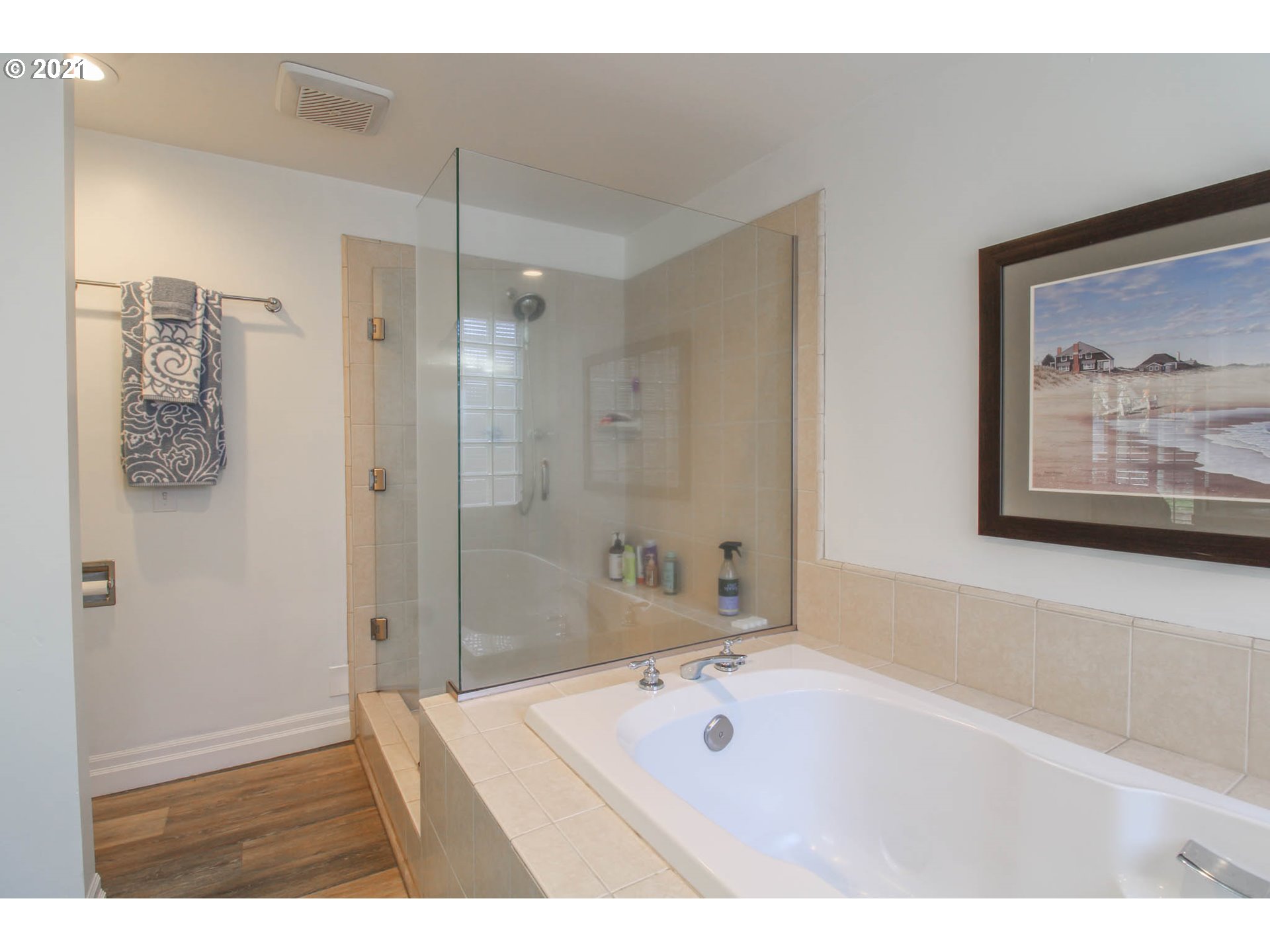 1925 Ridgeway Drive Eugene, OR 97401 - Photo 16 of 32 Gallery Image 16