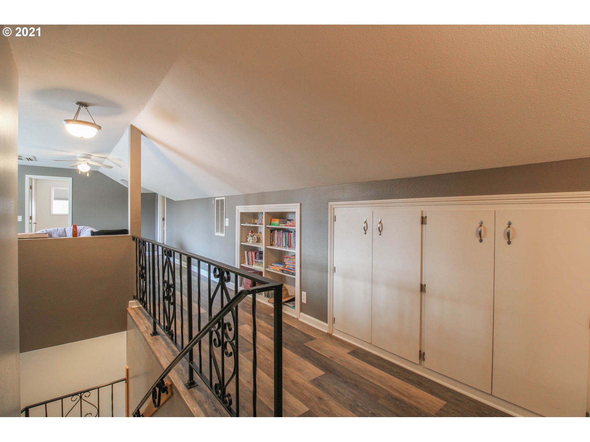 1925 Ridgeway Drive Eugene, OR 97401 - Photo 17 of 32 Gallery Image 17