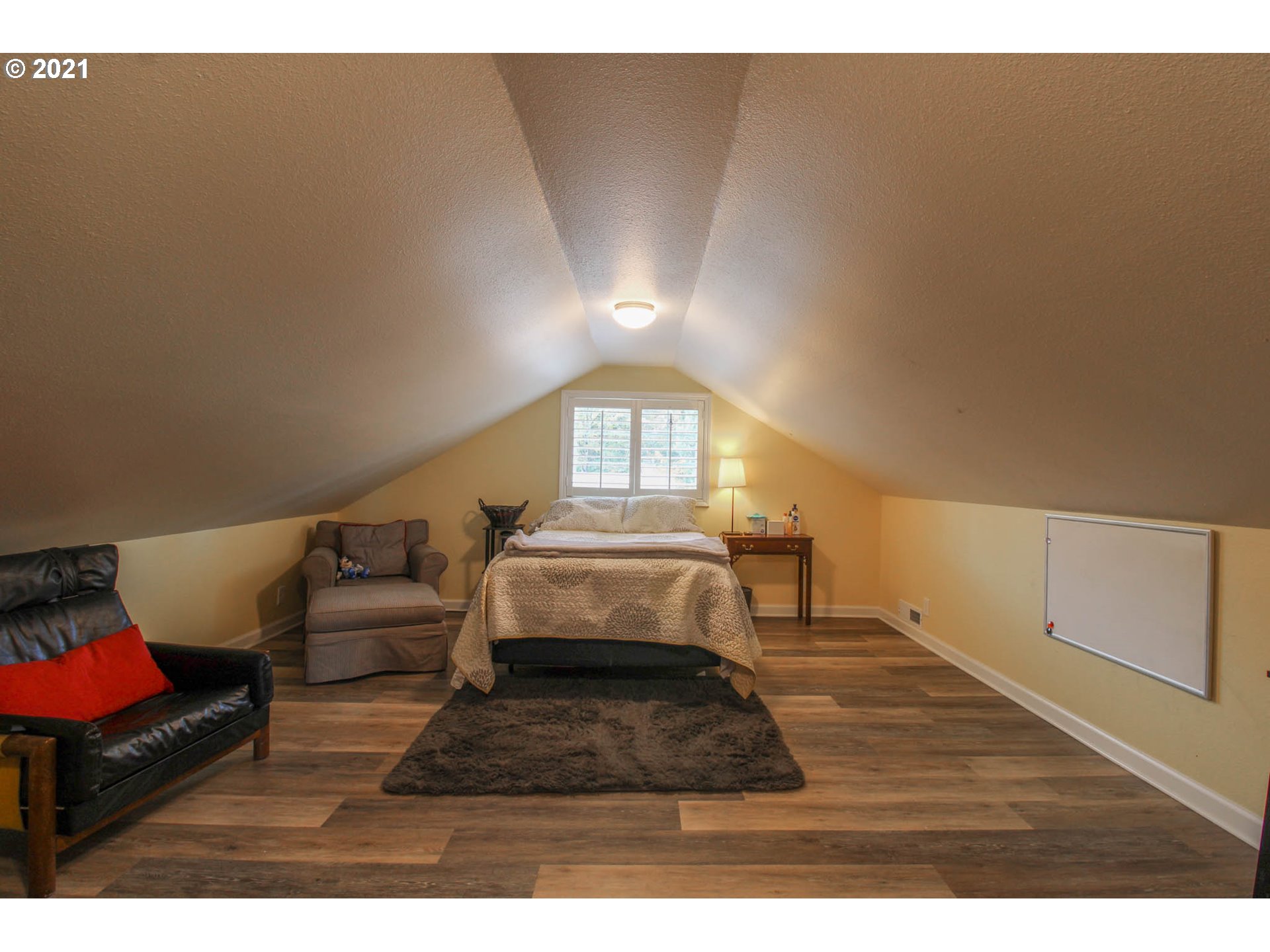 1925 Ridgeway Drive Eugene, OR 97401 - Photo 19 of 32 Gallery Image 19
