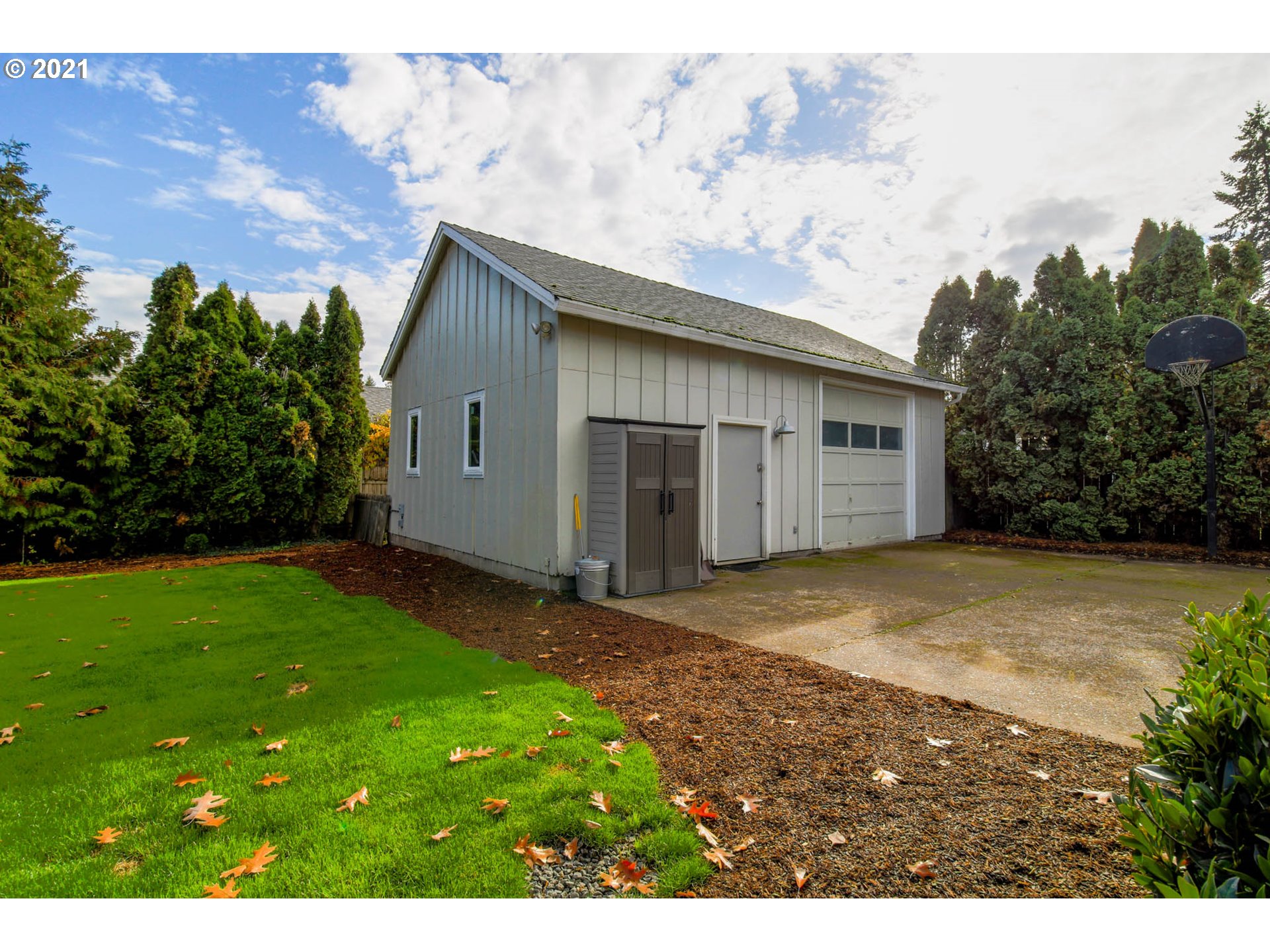 1925 Ridgeway Drive Eugene, OR 97401 - Photo 28 of 32 Gallery Image 28