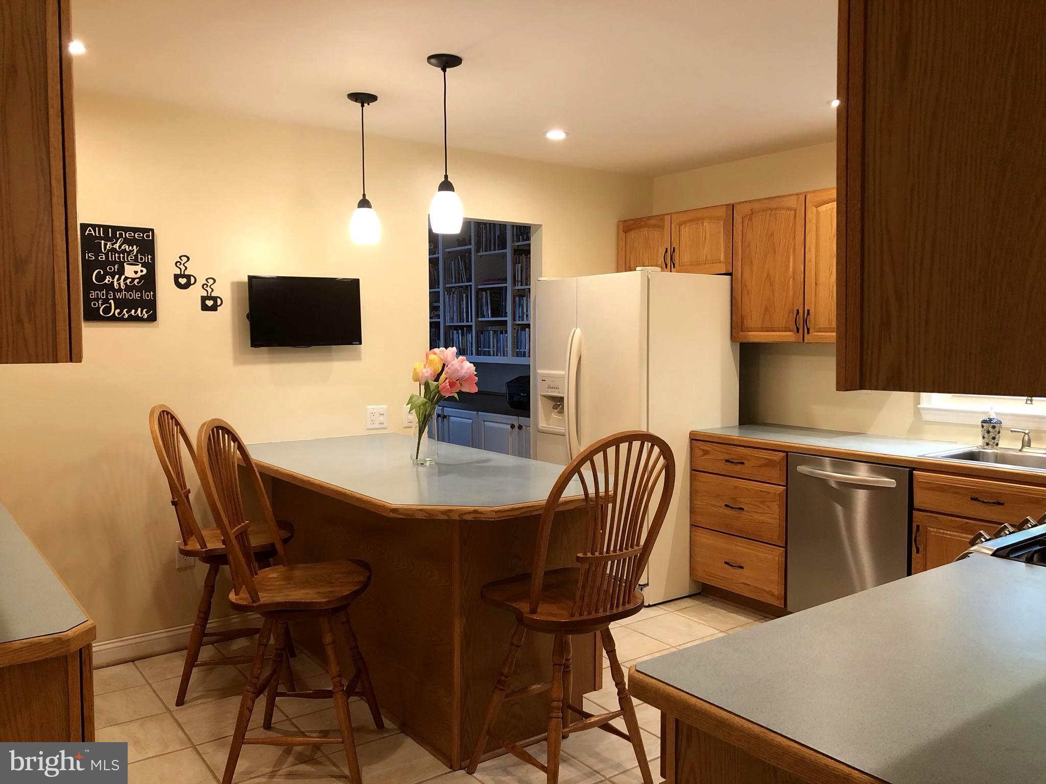 10845 Burr Oak Way Burke, VA 22015 - Photo 20 of 47 Kitchen -- a great gathering place