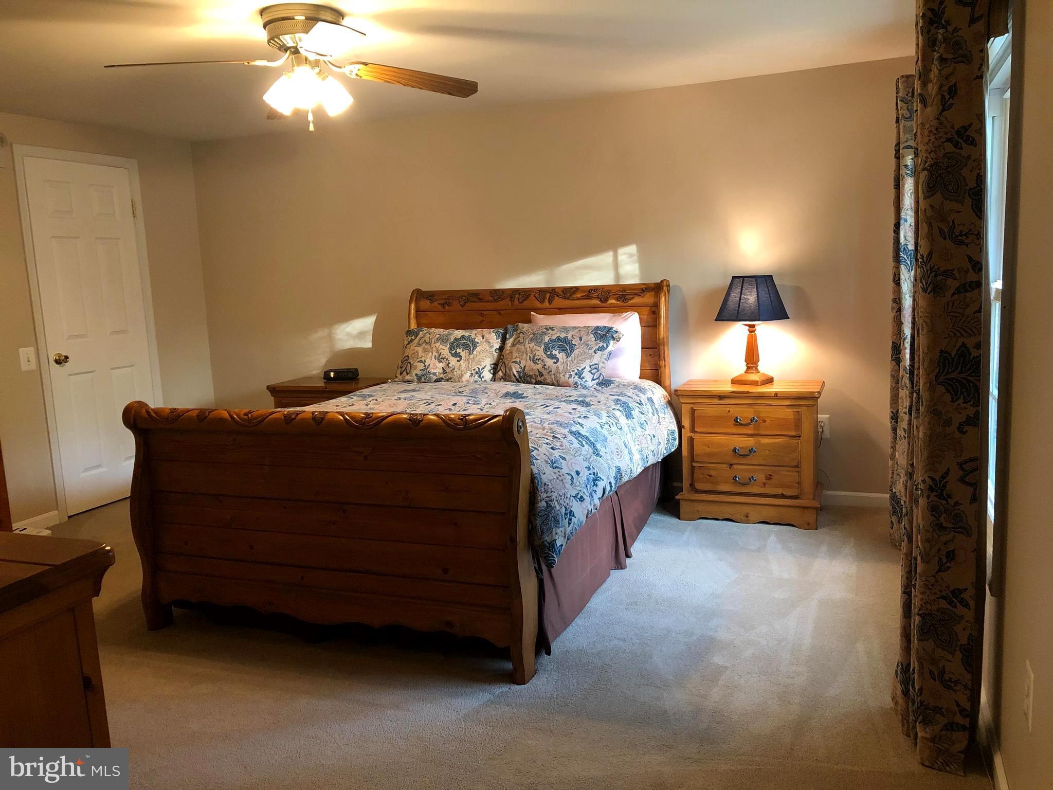 10845 Burr Oak Way Burke, VA 22015 - Photo 25 of 47 Primary suite