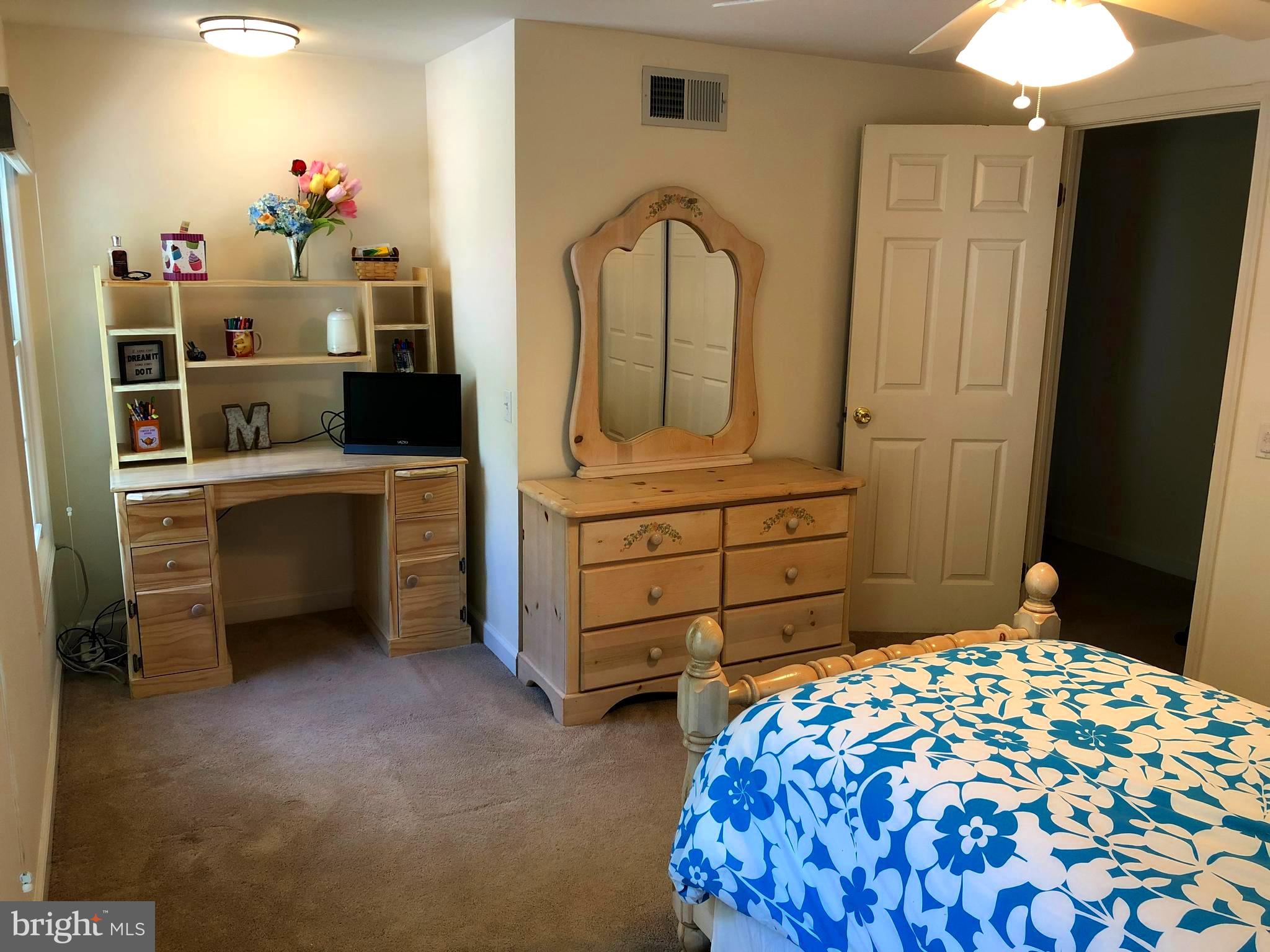 10845 Burr Oak Way Burke, VA 22015 - Photo 33 of 47 Great lighting in the nook and main part of room