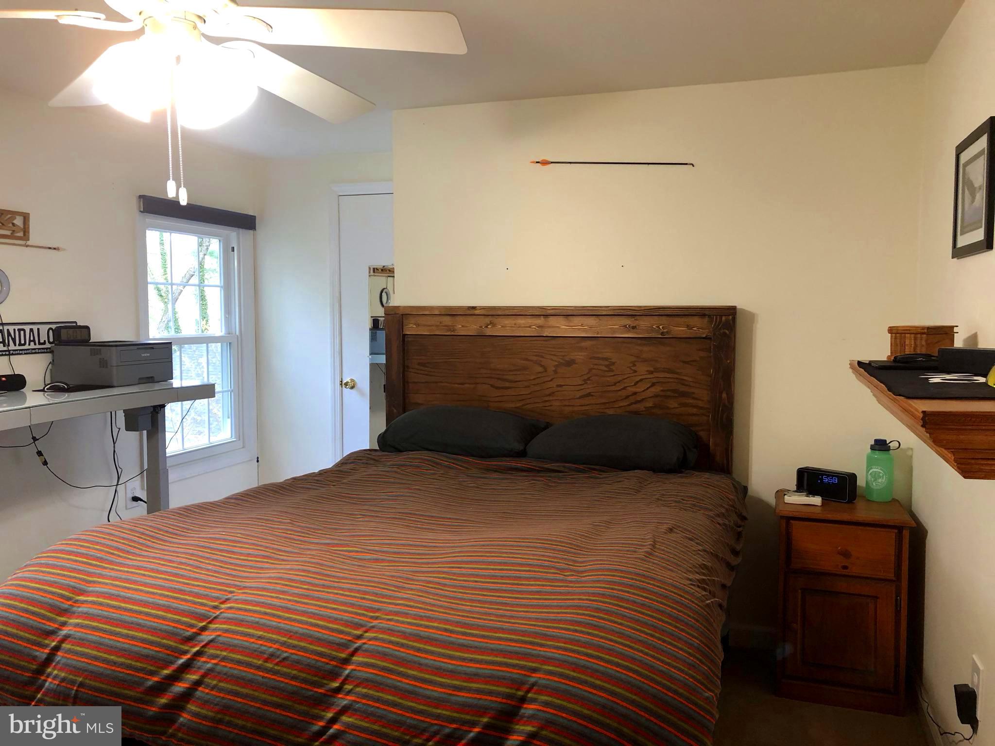 10845 Burr Oak Way Burke, VA 22015 - Photo 37 of 47 Large bedroom -- that is a Queen size bed!