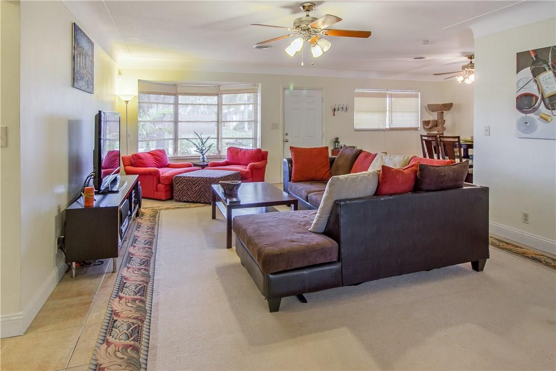 3400 Northeast 5th Avenue Boca Raton, FL 33431 - Photo 4 of 13 Living room