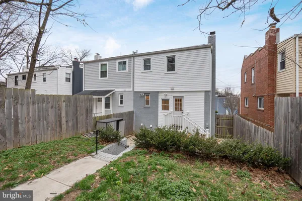 a view of backyard space