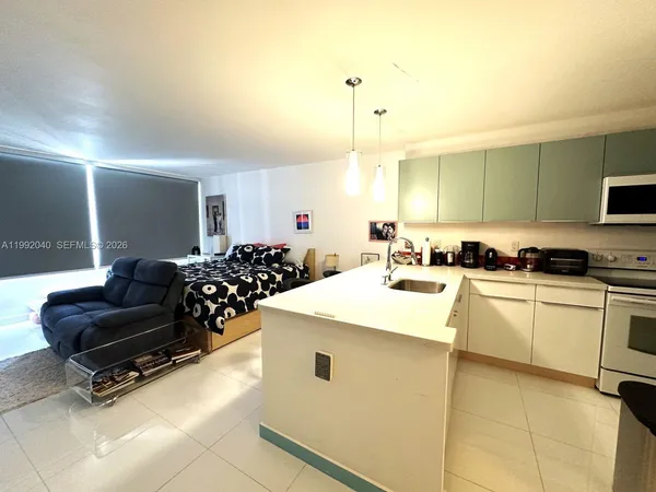 $2,500 | 1000 West Avenue, Unit 1532, Miami Beach, FL 33139