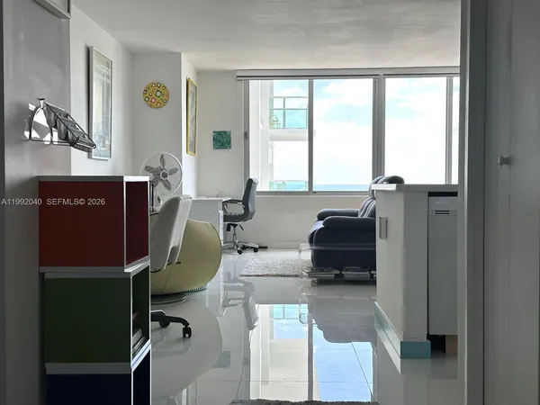 $2,500 | 1000 West Avenue, Unit 1532, Miami Beach, FL 33139