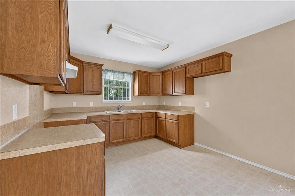 1433 Garza Road Harlingen, TX 78552 - Photo 4 of 20 Gallery Image 4