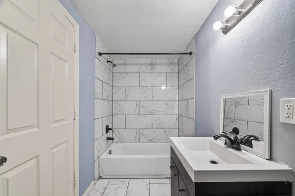 $1,950 | 6022 Lyndhurst Drive, Houston, TX 77033