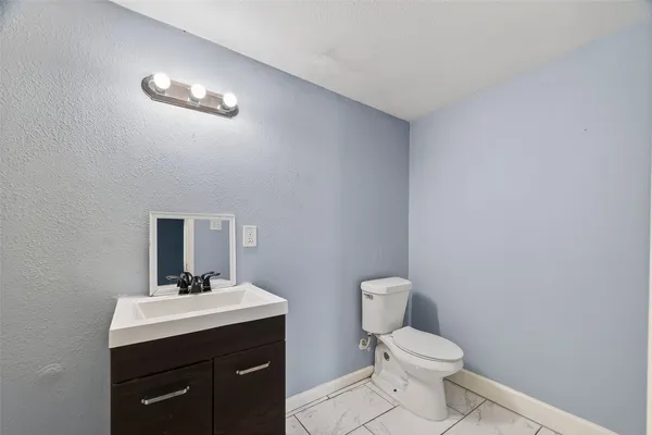 $1,950 | 6022 Lyndhurst Drive, Houston, TX 77033