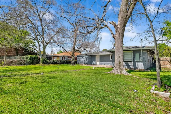 $1,950 | 6022 Lyndhurst Drive, Houston, TX 77033