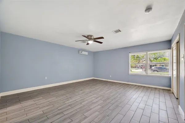 $1,950 | 6022 Lyndhurst Drive, Houston, TX 77033