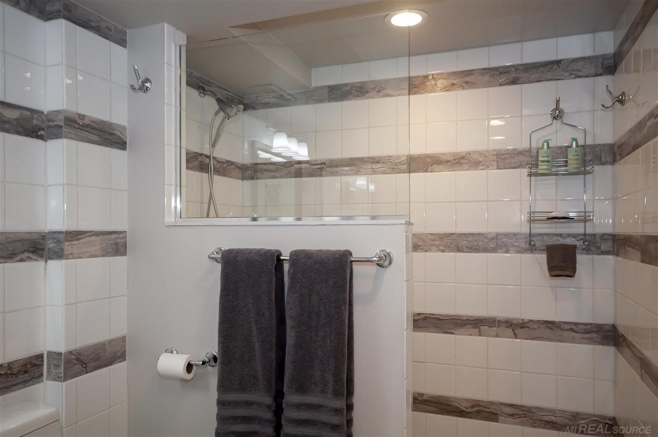 692 Canterbury Road Grosse Pointe, MI 48236 - Photo 59 of 65 50071726-58.JPG