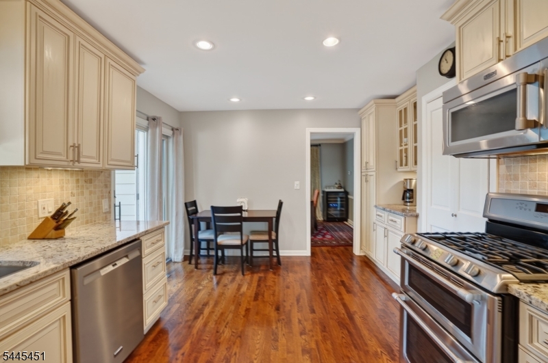 28 Kew Drive Springfield, NJ 07081 - Photo 9 of 29