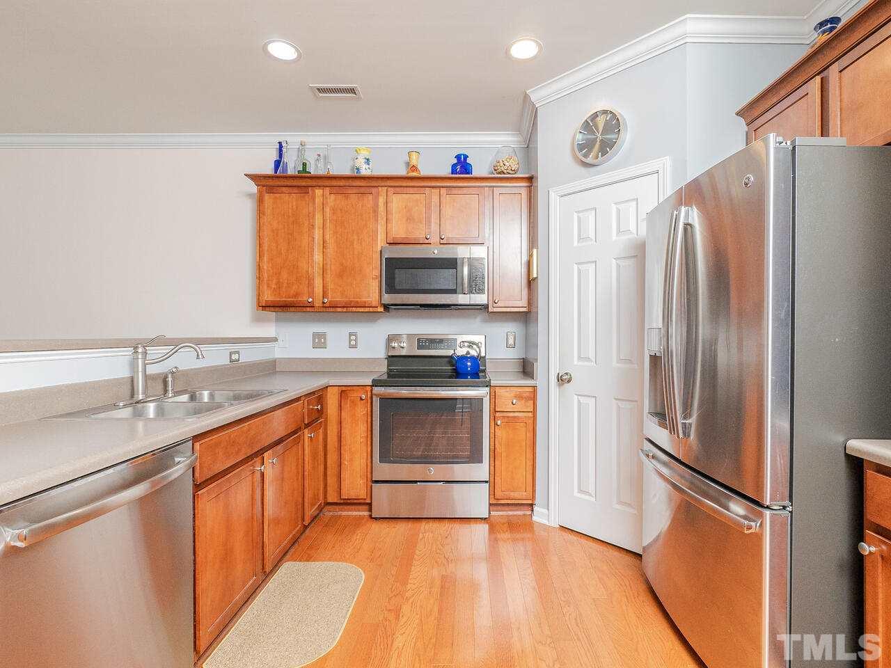 2542 Spring Oaks Way Raleigh, NC 27614 - Photo 4 of 28 Gallery Image 4