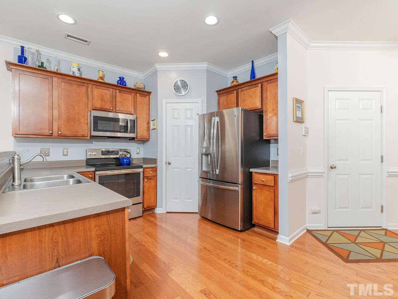 2542 Spring Oaks Way Raleigh, NC 27614 - Photo 6 of 28 Gallery Image 6