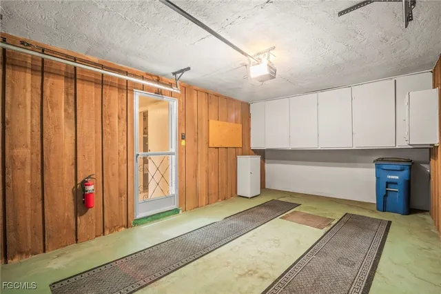 a view of entryway with interior