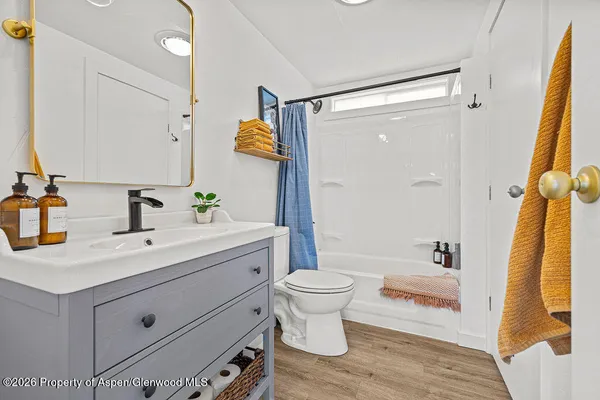 a view of a backyard with wooden floor and city view