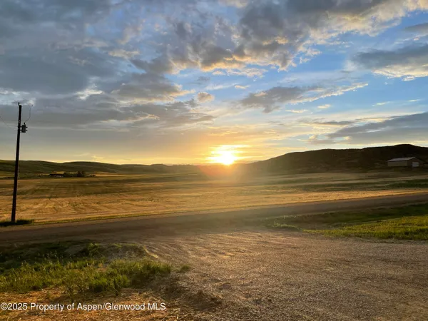 a view of a big room with a big yard