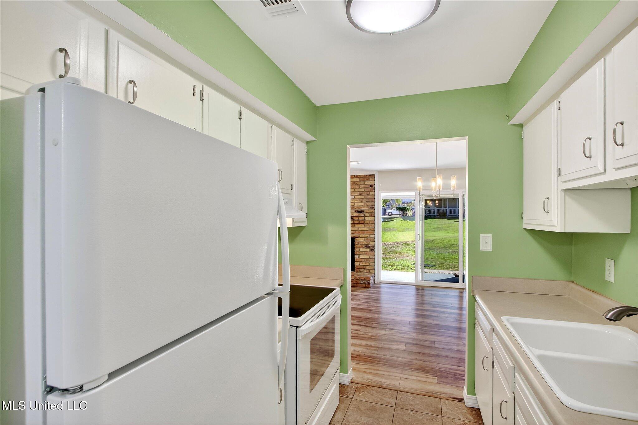 259 Highpoint Drive Diamondhead, MS 39525 - Photo 11 of 35 15-015