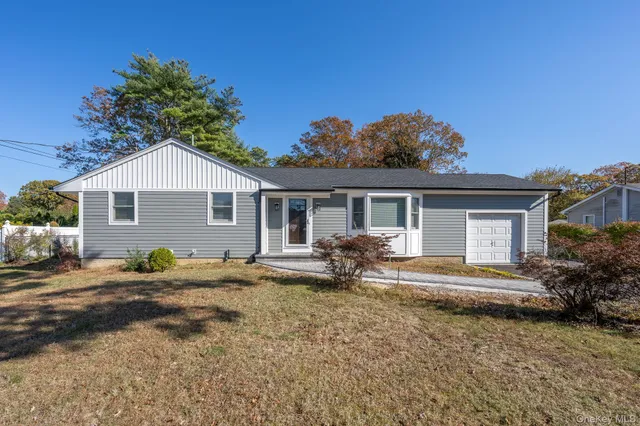 $3,200 | 831 Sycamore Avenue, Bohemia, NY 11716