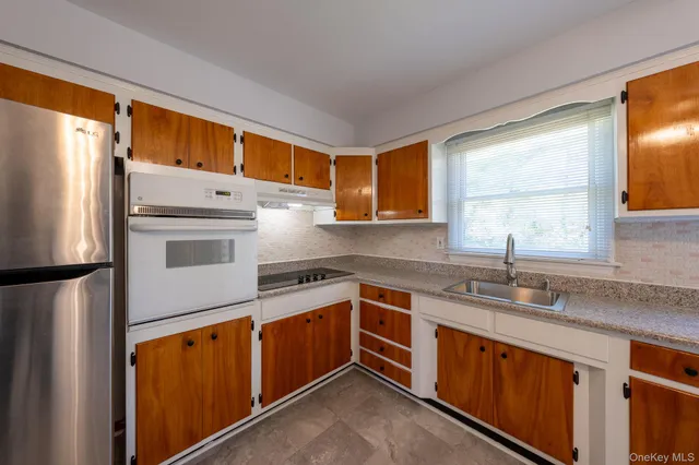 $3,200 | 831 Sycamore Avenue, Bohemia, NY 11716