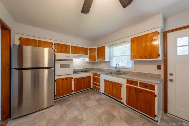 $3,200 | 831 Sycamore Avenue, Bohemia, NY 11716