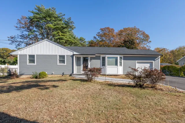 $3,200 | 831 Sycamore Avenue, Bohemia, NY 11716