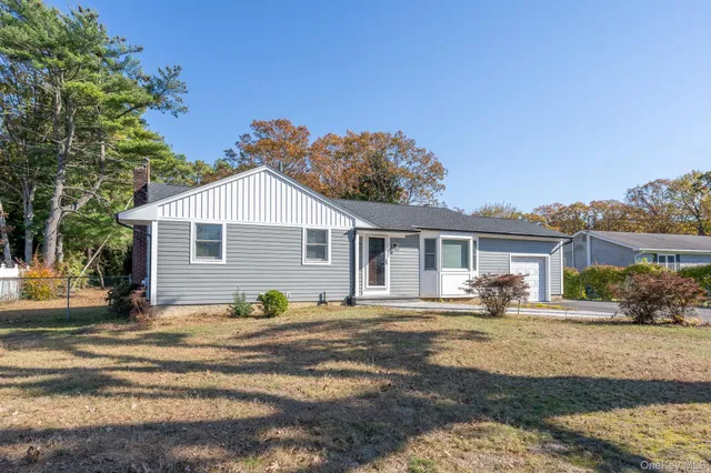 $3,200 | 831 Sycamore Avenue, Bohemia, NY 11716