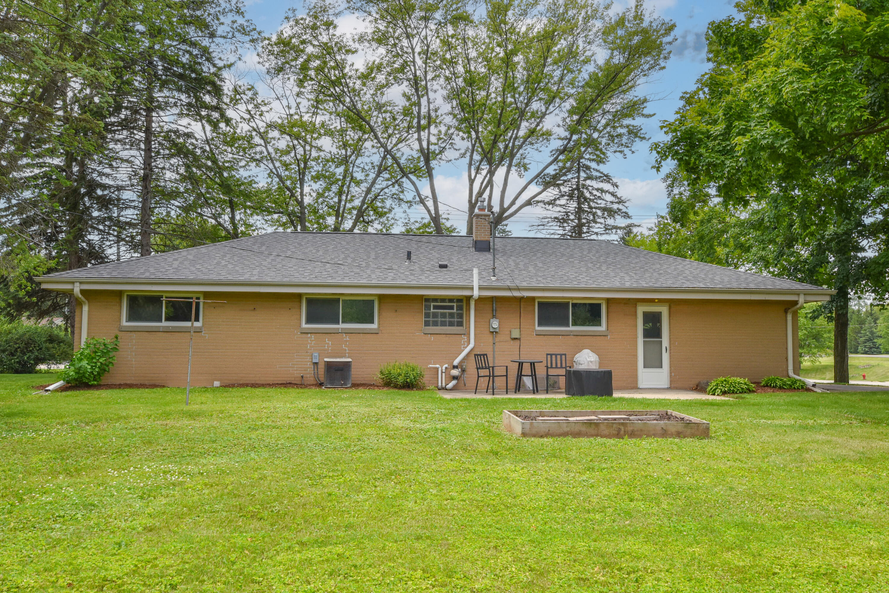W156 N8028 Pilgrim Road Menomonee Falls, WI 53051 - Photo 27 of 30 Back of home