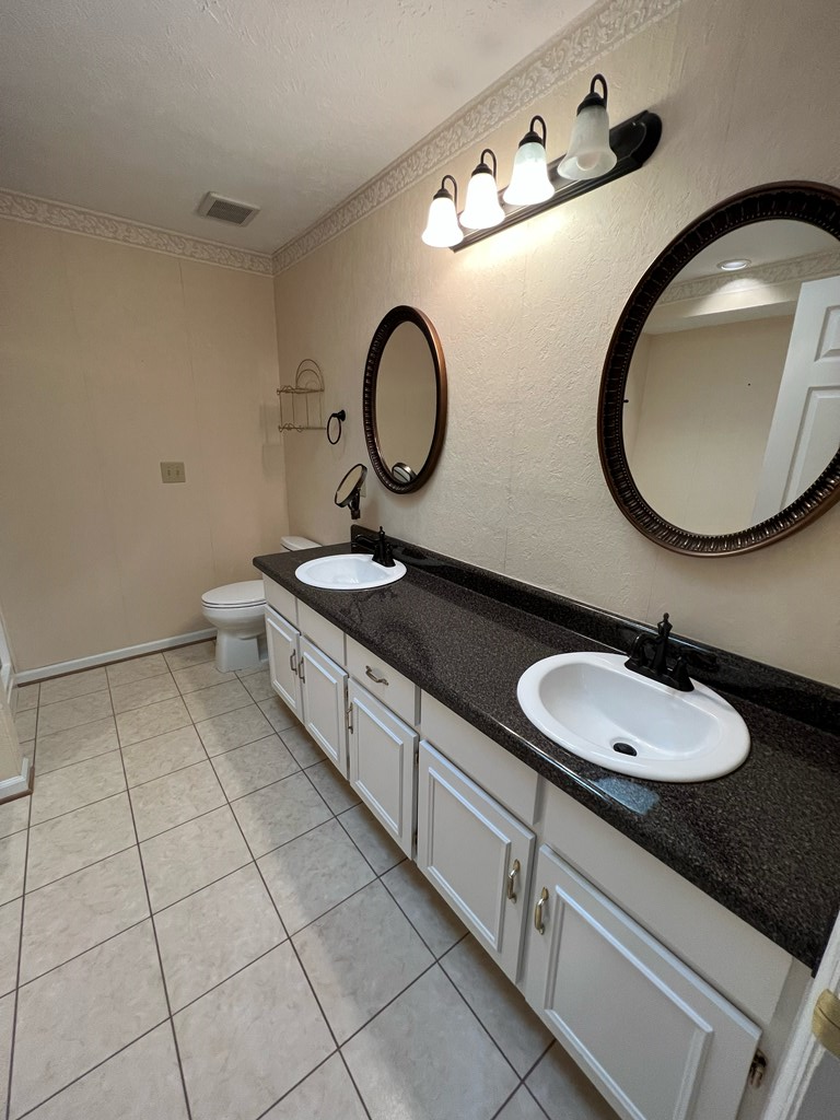 1681 Bunker Hill Road Columbus, GA 31907 - Photo 23 of 38 On suite bathroom