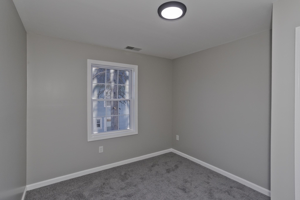 16 Cambridge Street Springfield, MA 01109 - Photo 18 of 41