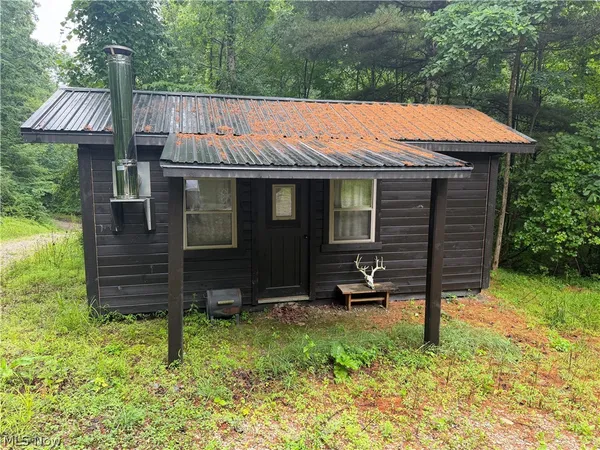 $479,000 | 19440 Township Road, Warsaw, OH 43844