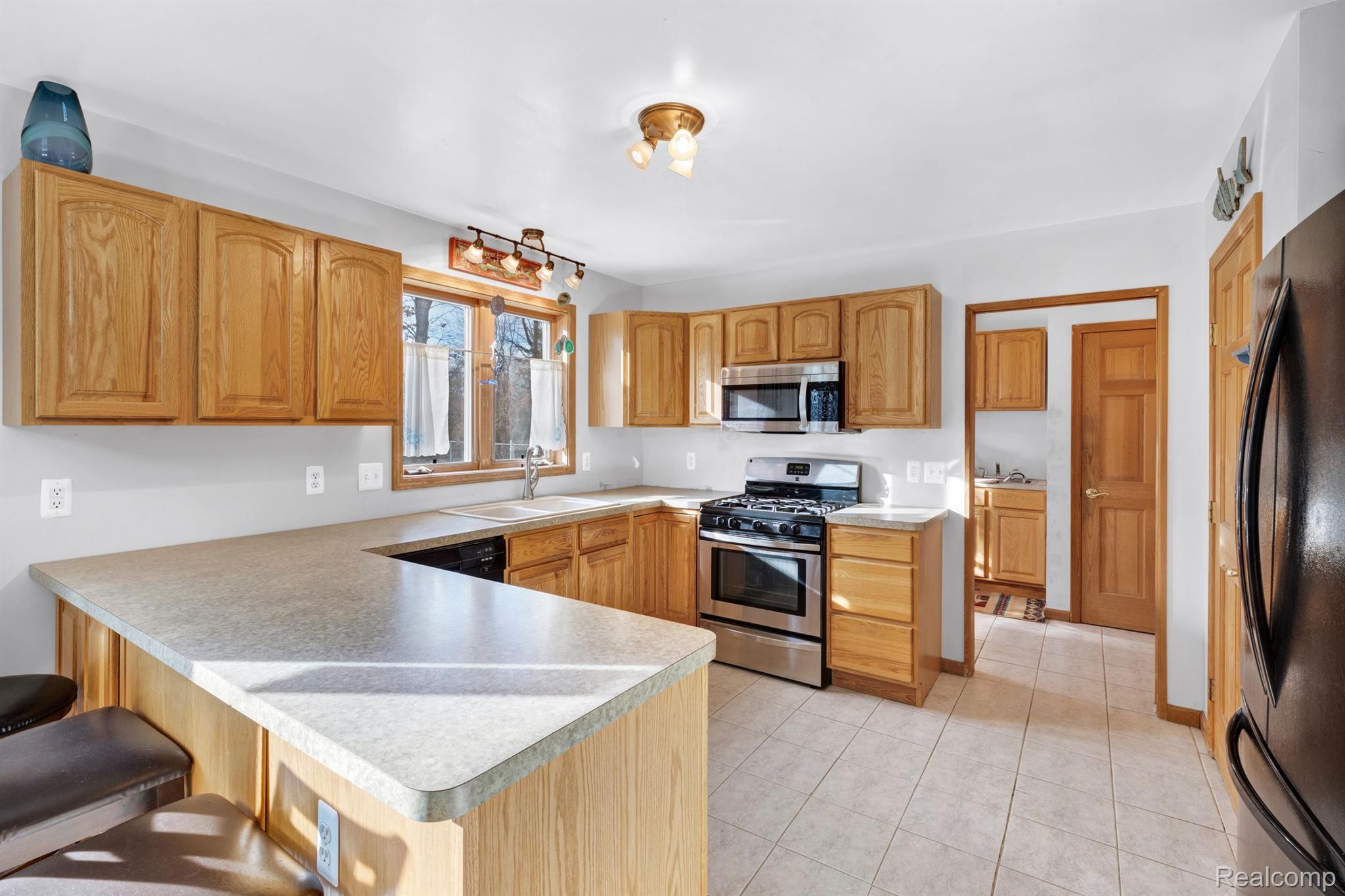 2741 Wixom Road Milford, MI 48381 - Photo 8 of 32 Kitchen
