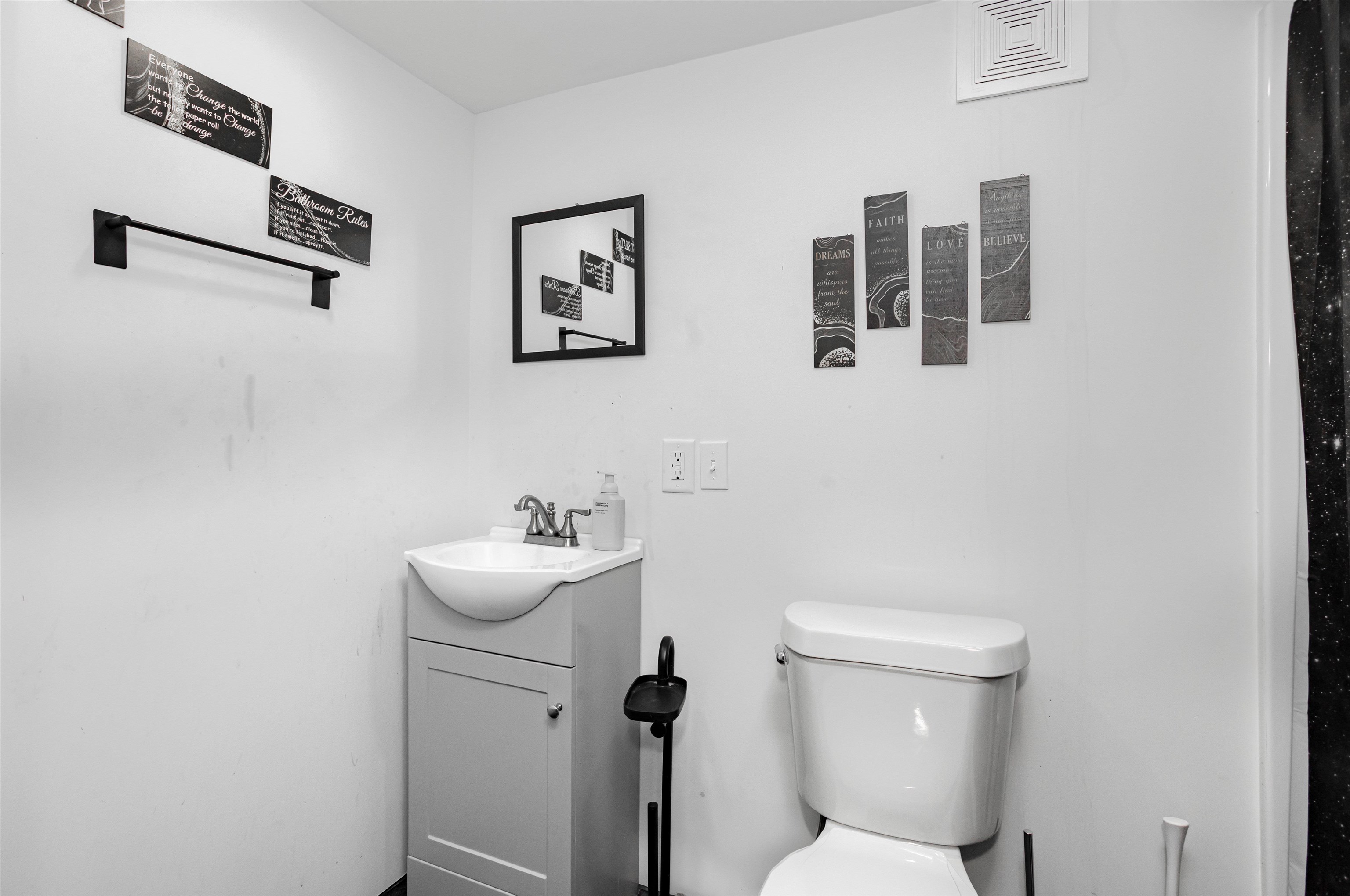 330 West Broomfield Road Mount Pleasant, MI 48858 - Photo 14 of 26 1940237-5860d357-6091-42e1-b4b3-ff81ce6e7556.JPG