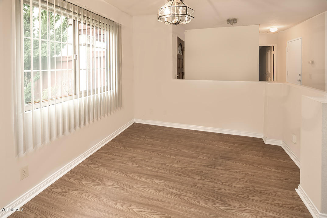2492 Ridge View Court Simi Valley, CA 93065 - Photo 3 of 17 2492 Ridge View Small.06