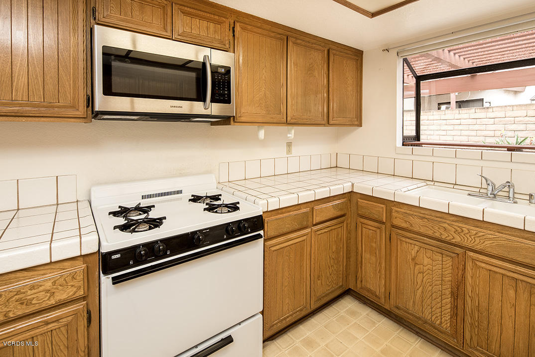 2492 Ridge View Court Simi Valley, CA 93065 - Photo 6 of 17 2492 Ridge View Small.09