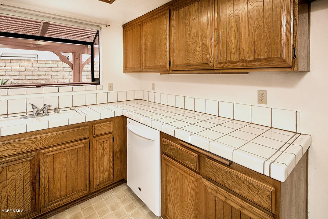 2492 Ridge View Court Simi Valley, CA 93065 - Photo 7 of 17 2492 Ridge View Small.07